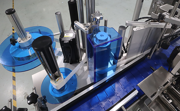 多頭標(biāo)貼標(biāo)機(jī),貼標(biāo)機(jī),全自動(dòng)貼標(biāo)機(jī)