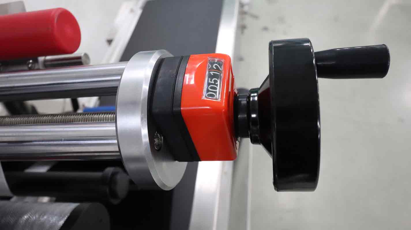 全自動(dòng)pcb板專用貼標(biāo)機(jī),pcb板專用貼標(biāo)機(jī),貼標(biāo)機(jī)廠家,佼佼者自動(dòng)化